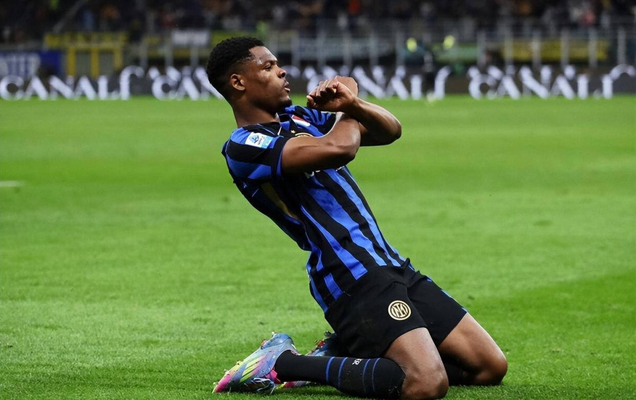 国米迎来喜讯：邓弗里斯拒绝利物浦邀约，回归加速有望出战欧冠附加赛